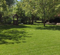 pakasz_kert.jpg - Pakasz Tanya Kemping - Agárd