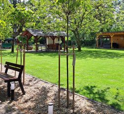 kert-galeria-202407-3.jpg - Pakasz Tanya Kemping - Agárd