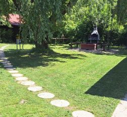 kert-galeria-202407-2.jpg - Pakasz Tanya Kemping - Agárd